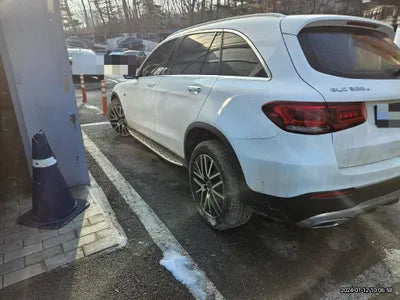 2021 Mercedes-Benz GLC 300 VIN: