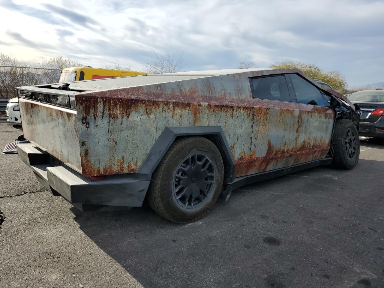 2024 TESLA CYBERTRUCK  VIN:7G2CEHEE4RA036882