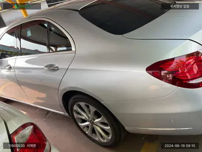 2018 Mercedes-Benz E 220 WDDZF0FB8JA389888 VIN:WDDZF0FB8JA389888