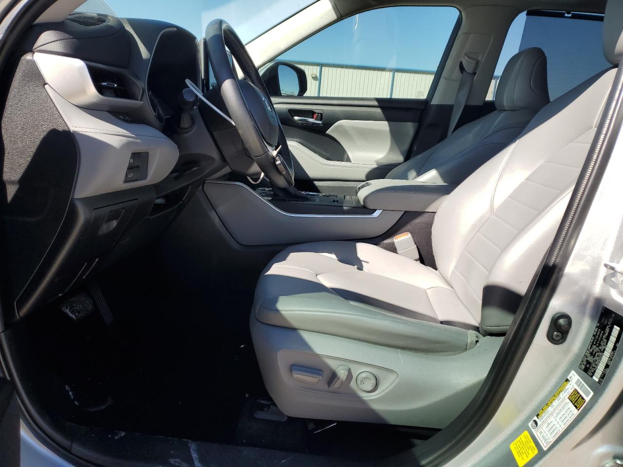 2022 TOYOTA HIGHLANDER XLE VIN:5TDGZRAH7NS105782