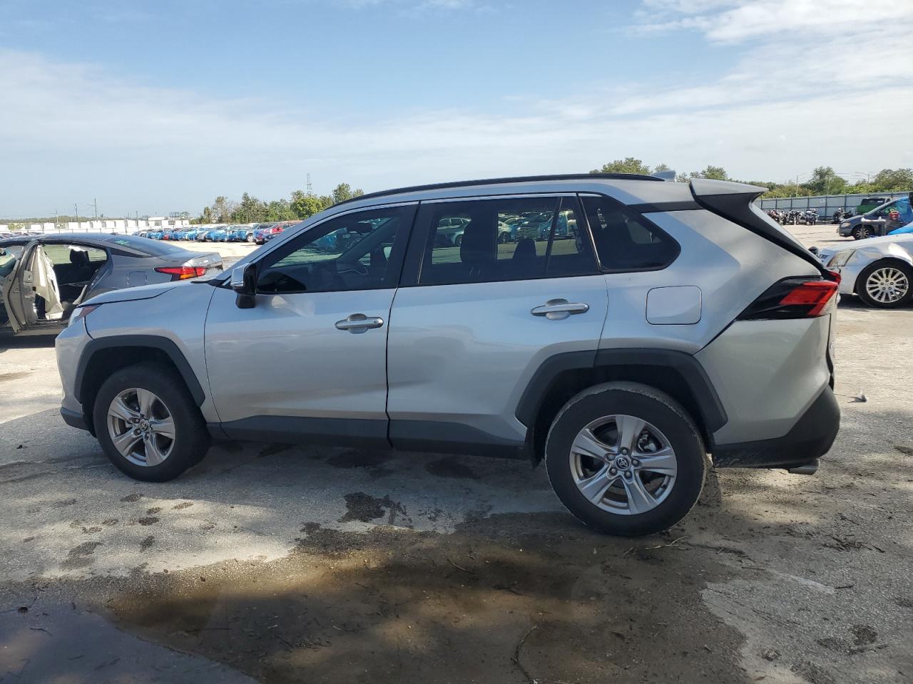 2022 TOYOTA RAV4 XLE VIN:2T3W1RFV3NC204133