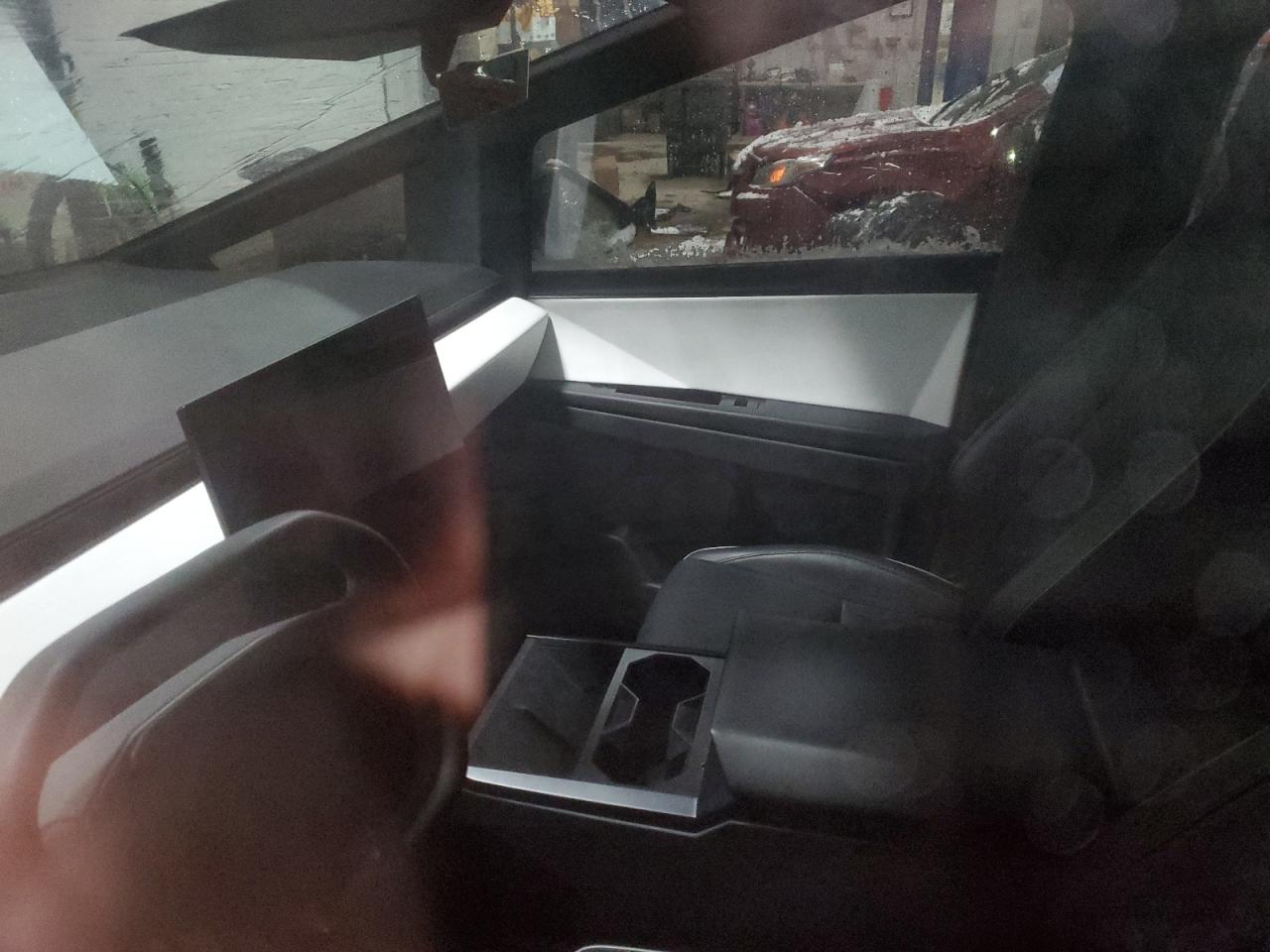 2024 TESLA CYBERTRUCK  VIN:7G2CEHED7RA019582