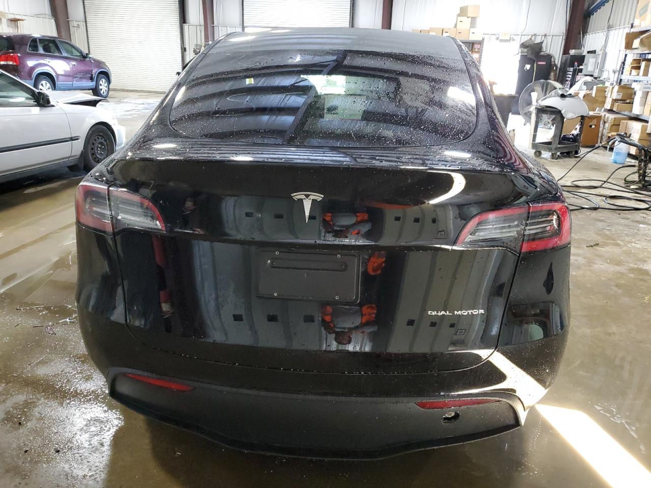 2024 TESLA MODEL Y  VIN:7SAYGDEE9RF130158