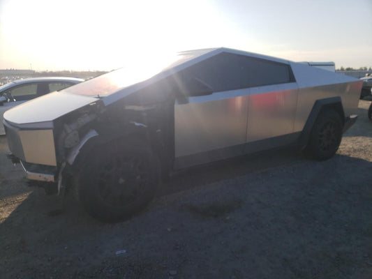 2024 TESLA CYBERTRUCK  VIN:7G2CEHEE4RA011979