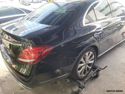 2017 Mercedes-Benz E 300 328KMWDDZF4KB8HA2 VIN:328KMWDDZF4KB8HA2