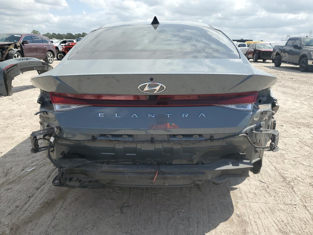 2022 HYUNDAI ELANTRA SEL VIN:KMHLM4AGXNU361963