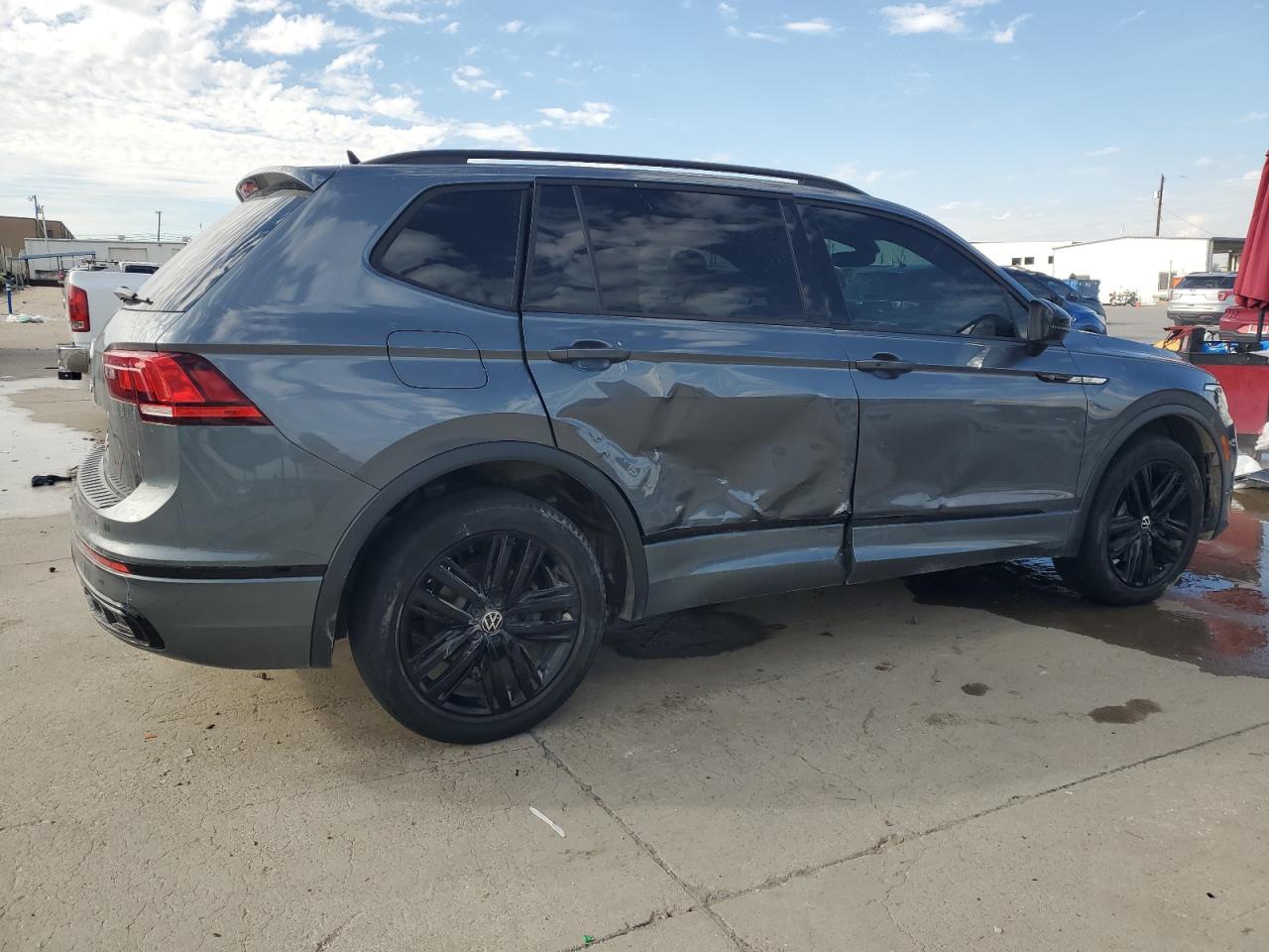 2022 VOLKSWAGEN TIGUAN SE R-LINE BLACK VIN:3VVCB7AX1NM173057