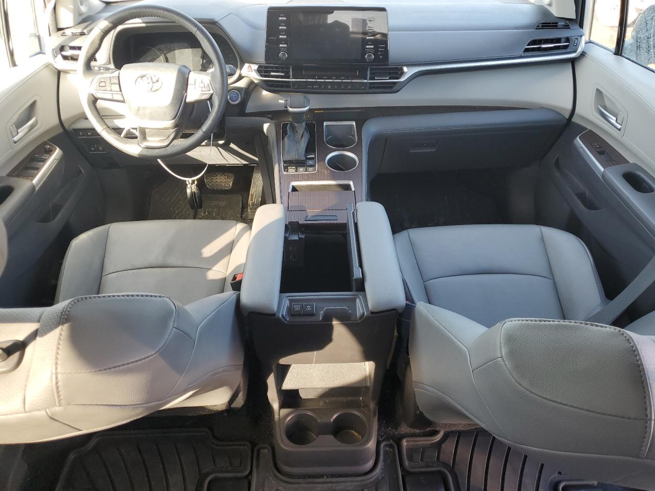 2022 TOYOTA SIENNA XLE VIN:5TDJRKEC8NS085358