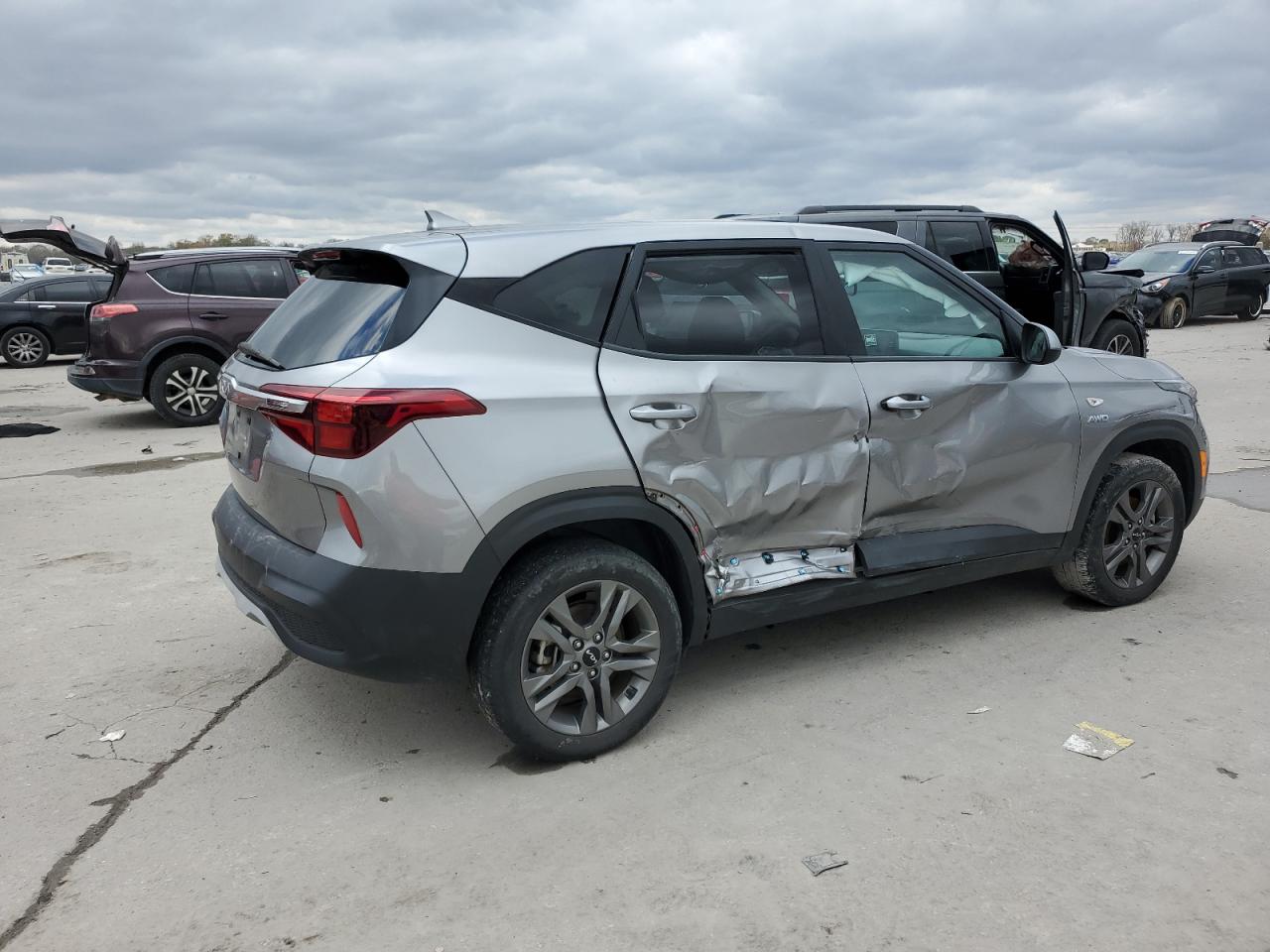 2022 KIA SELTOS LX VIN:KNDEPCAA2N7318548