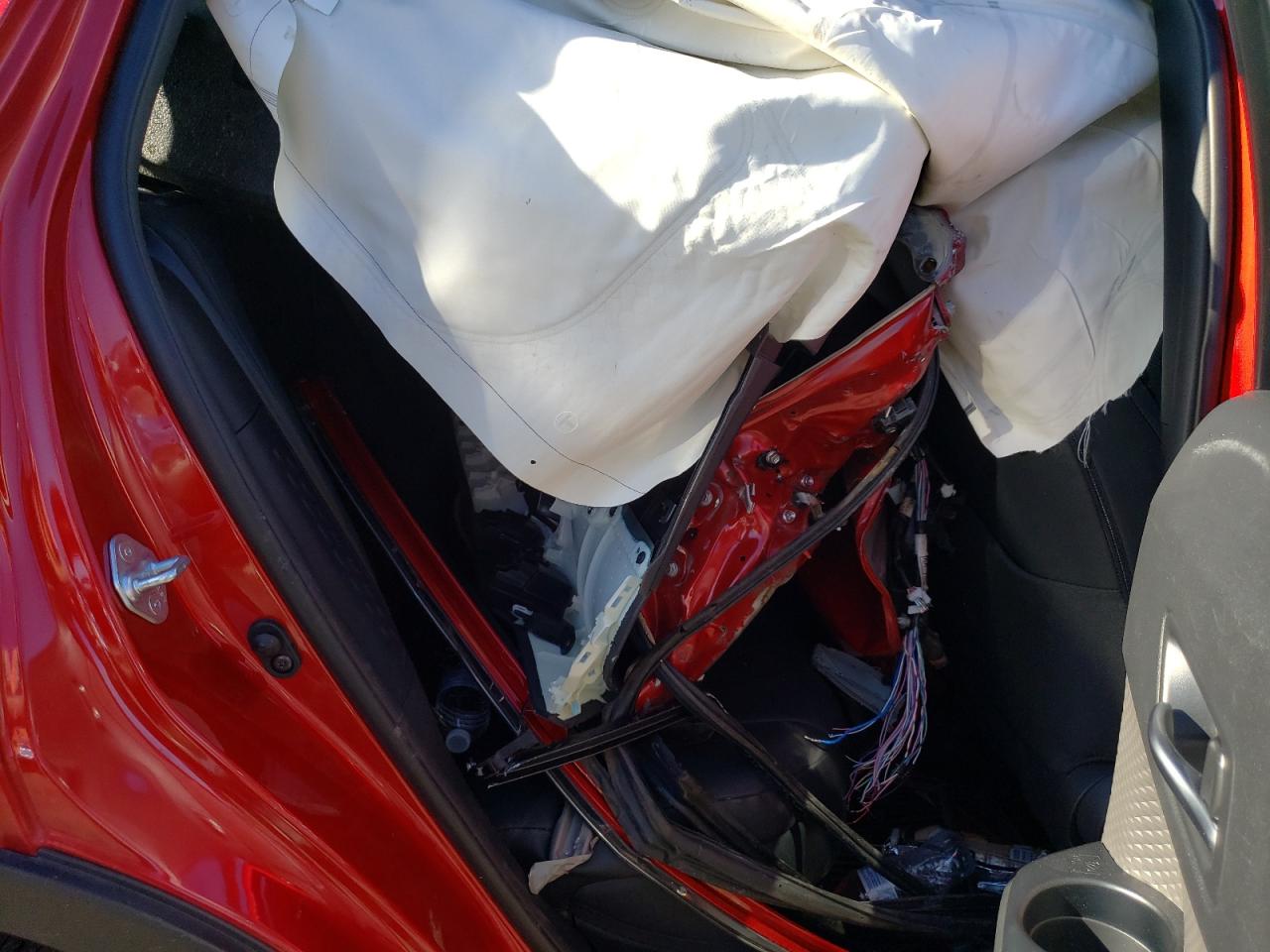 2022 TOYOTA C-HR XLE VIN:NMTKHMBX0NR143830