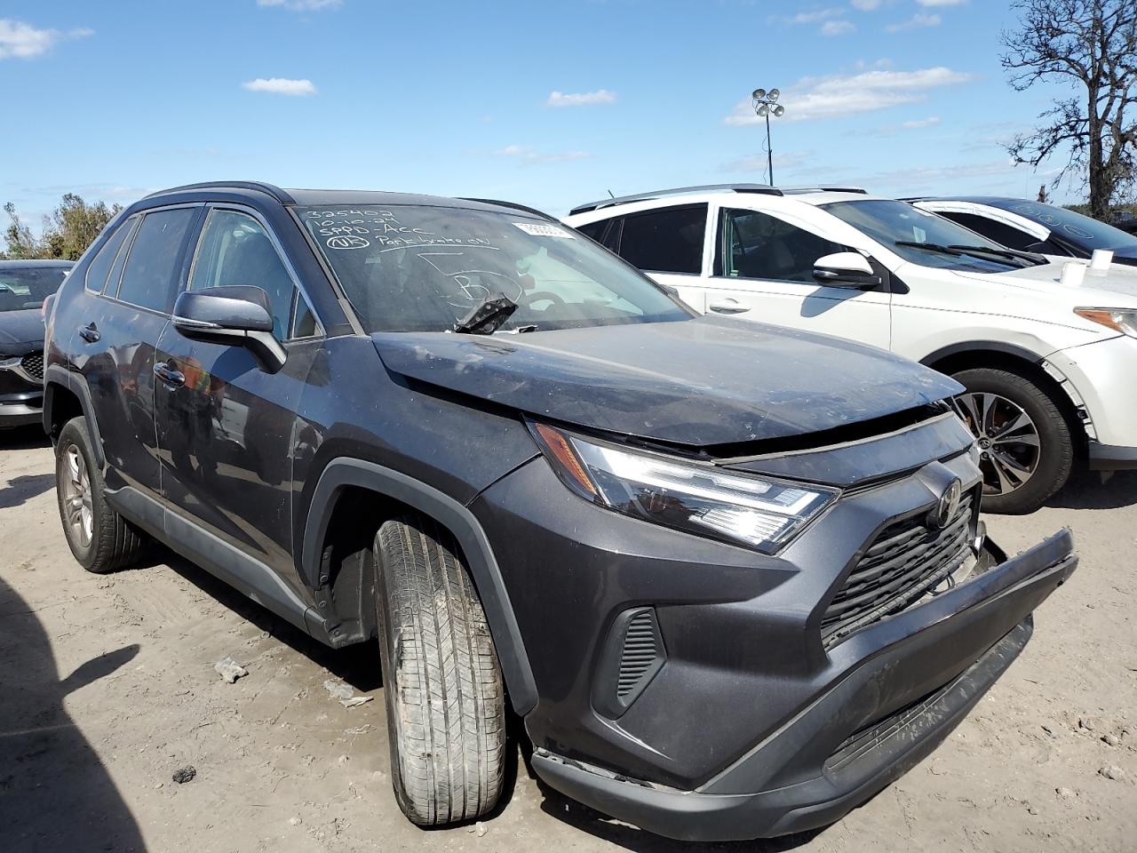 2022 TOYOTA RAV4 XLE VIN:2T3W1RFV1NW225898