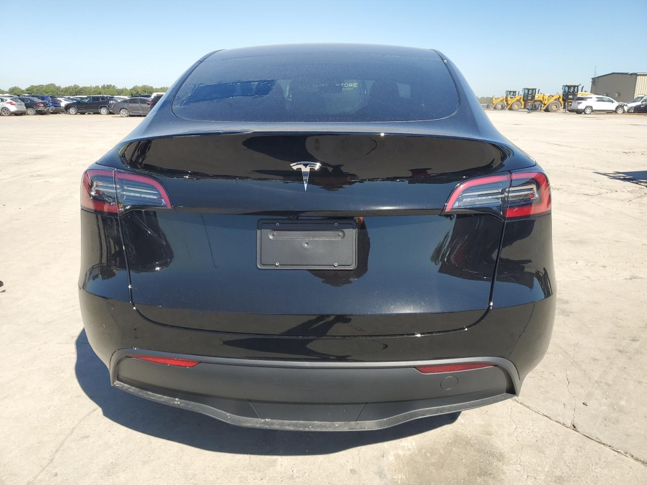 2024 TESLA MODEL Y  VIN:7SAYGDED1RA305765