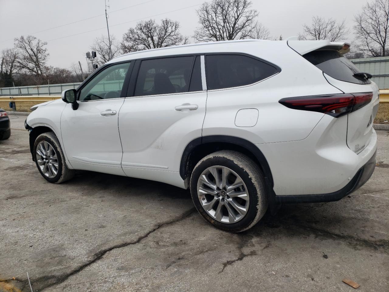2024 TOYOTA HIGHLANDER LE VIN:5TDKDRBH4RS537386
