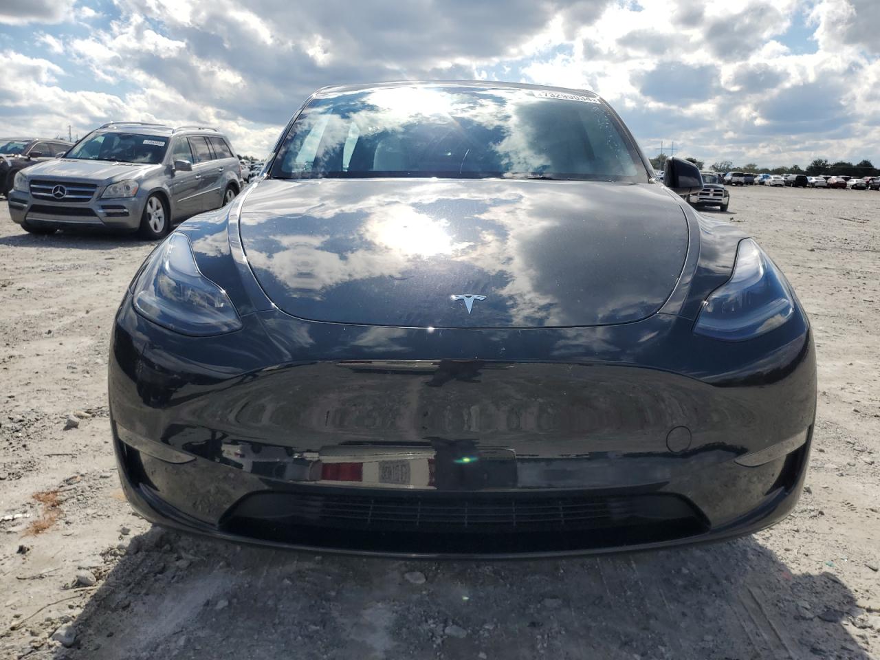 2024 TESLA MODEL Y  VIN:7SAYGDEE0RA241839