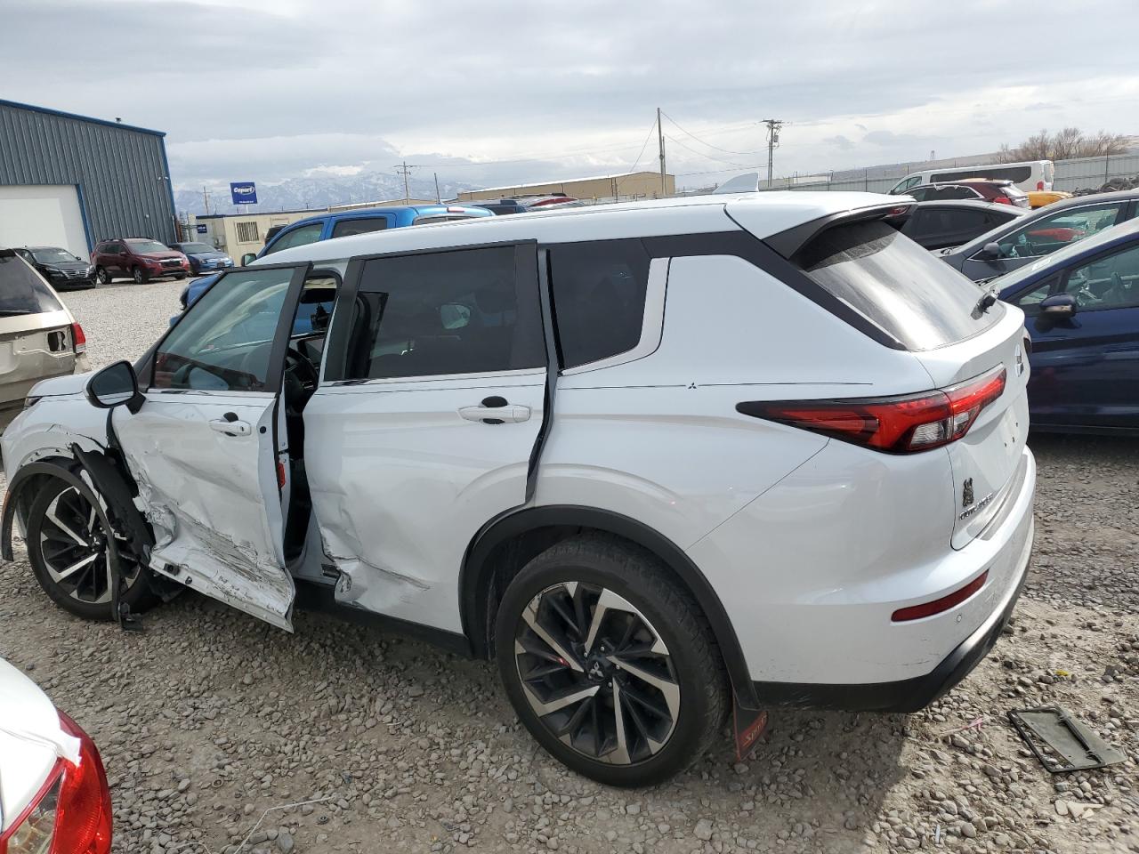 2022 MITSUBISHI OUTLANDER ES VIN:JA4J4TA8XNZ027959