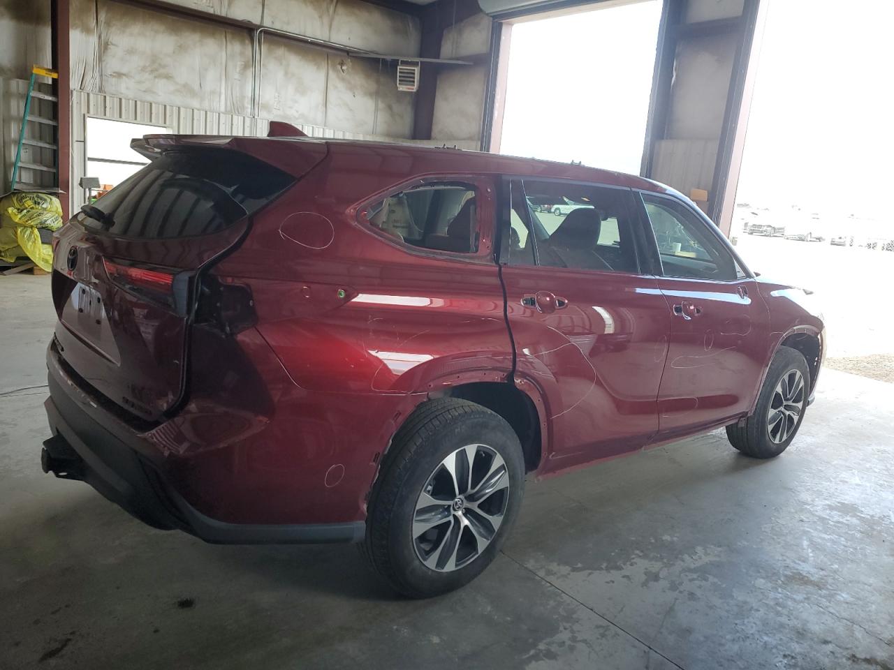 2022 TOYOTA HIGHLANDER XLE VIN:5TDGZRBH2NS233099