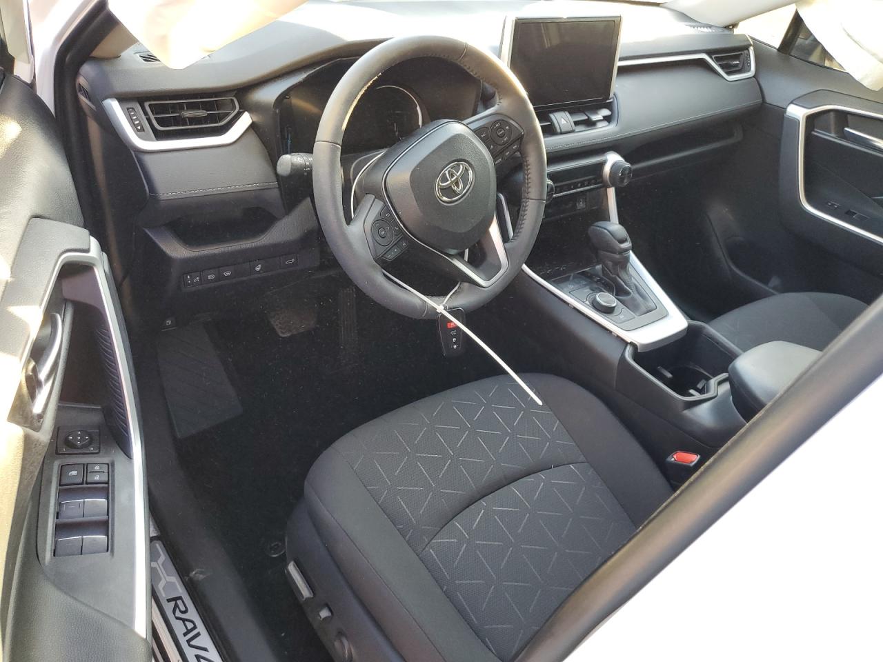2024 TOYOTA RAV4 XLE VIN:4T3RWRFV3RU131302
