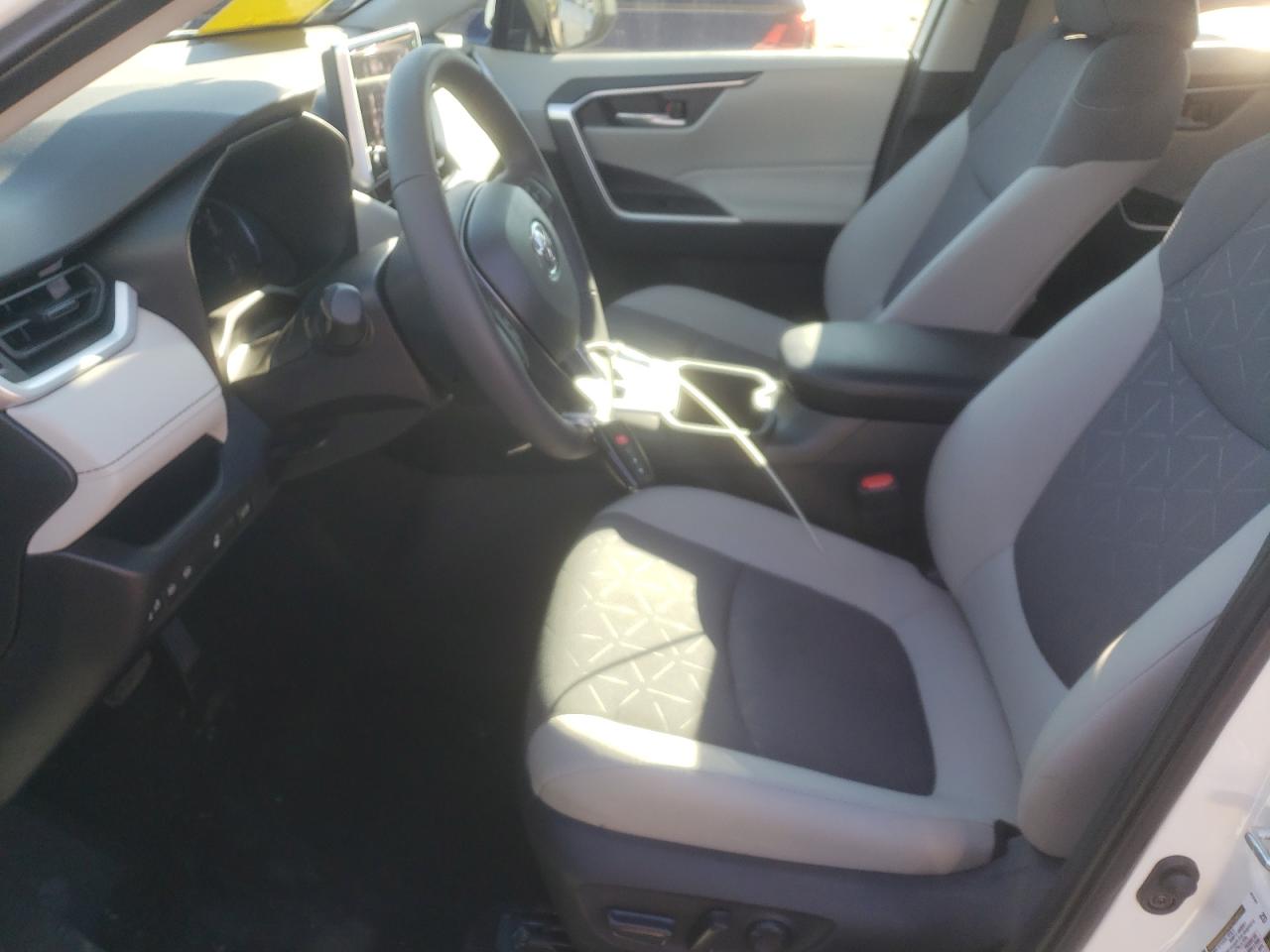 2024 TOYOTA RAV4 XLE VIN:2T3P1RFVXRC478858