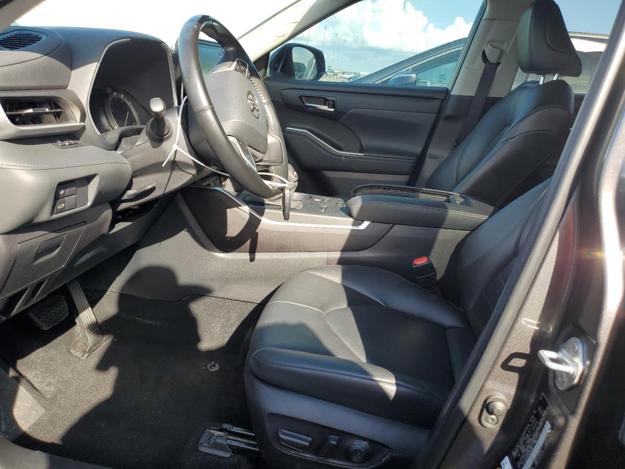 2022 TOYOTA HIGHLANDER XLE VIN:5TDGZRAH2NS552293