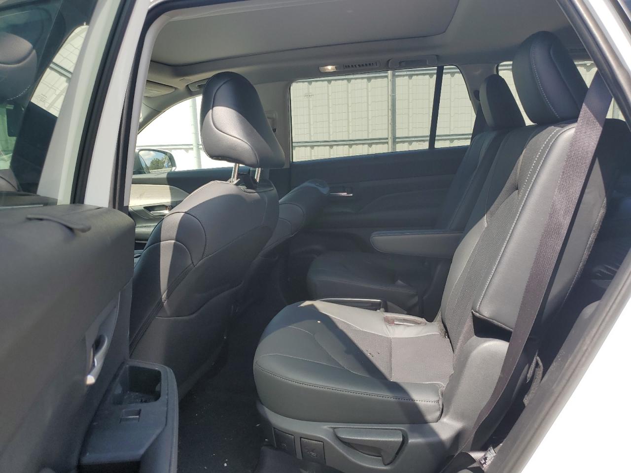 2024 TOYOTA GRAND HIGHLANDER XLE VIN:5TDAAAB59RS016644