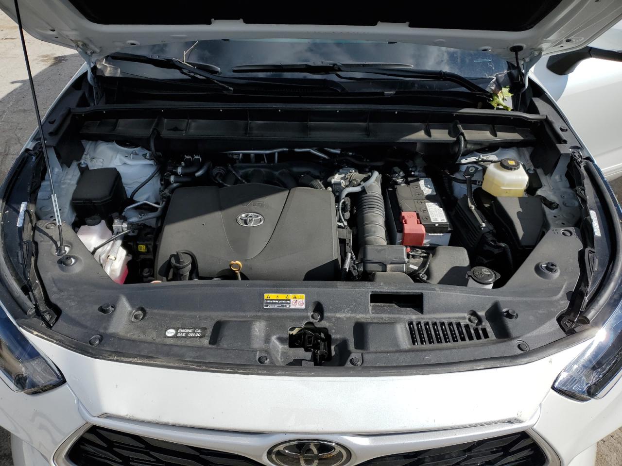 2022 TOYOTA HIGHLANDER XLE VIN:5TDGZRBH8NS244219