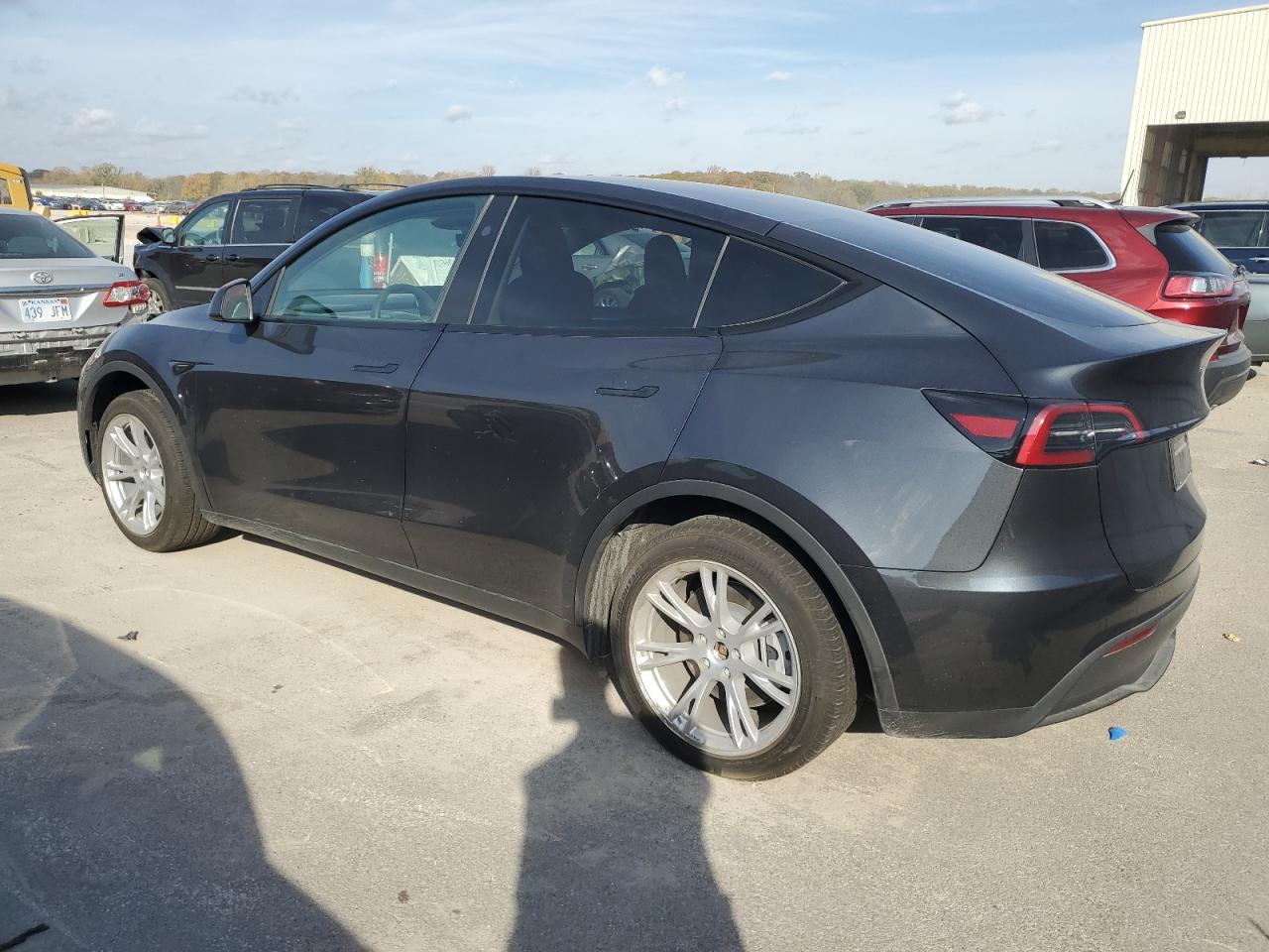 2024 TESLA MODEL Y  VIN:7SAYGDEE1RF990460