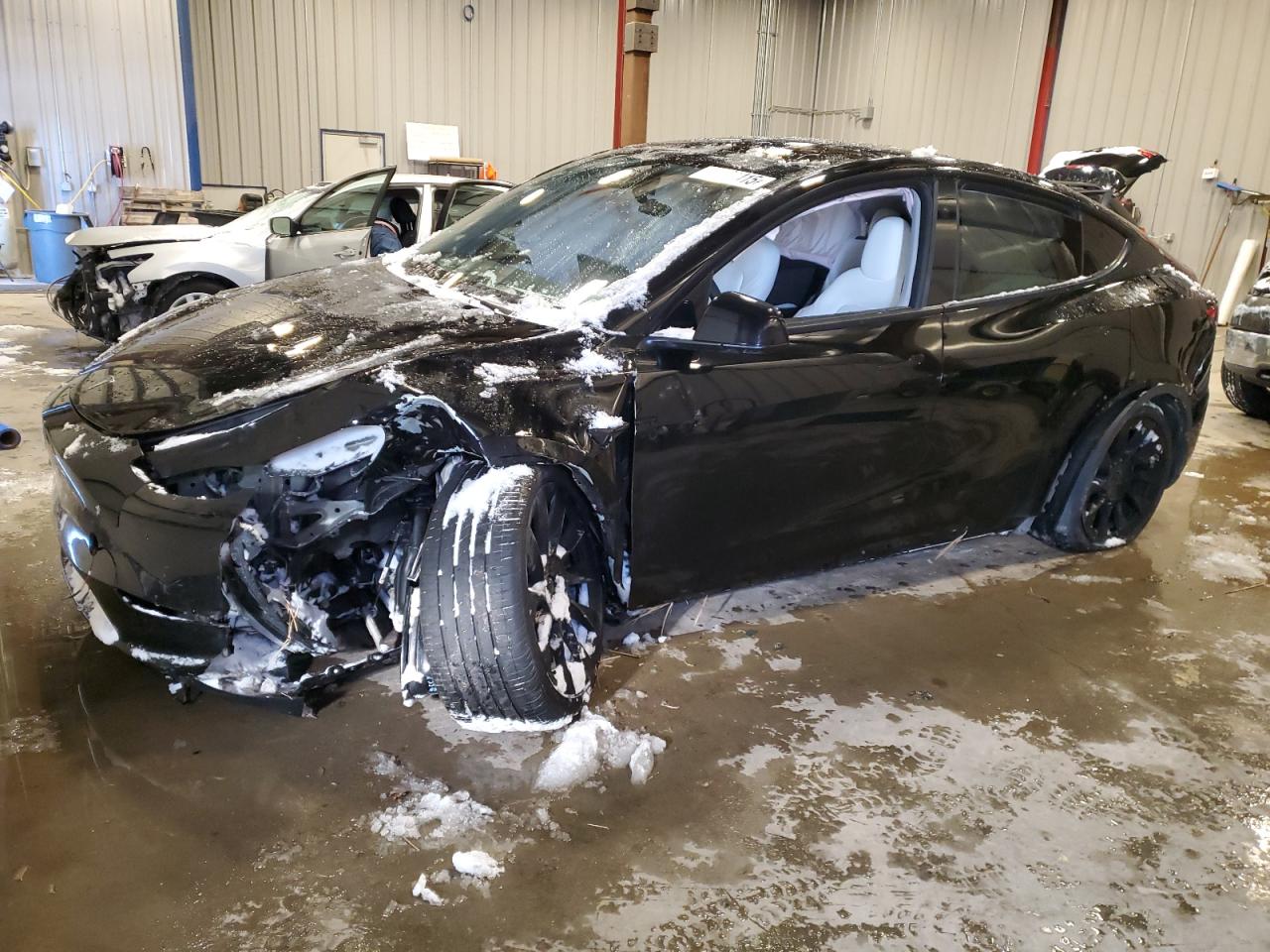 2024 TESLA MODEL Y  VIN:7SAYGDEE3RA220161