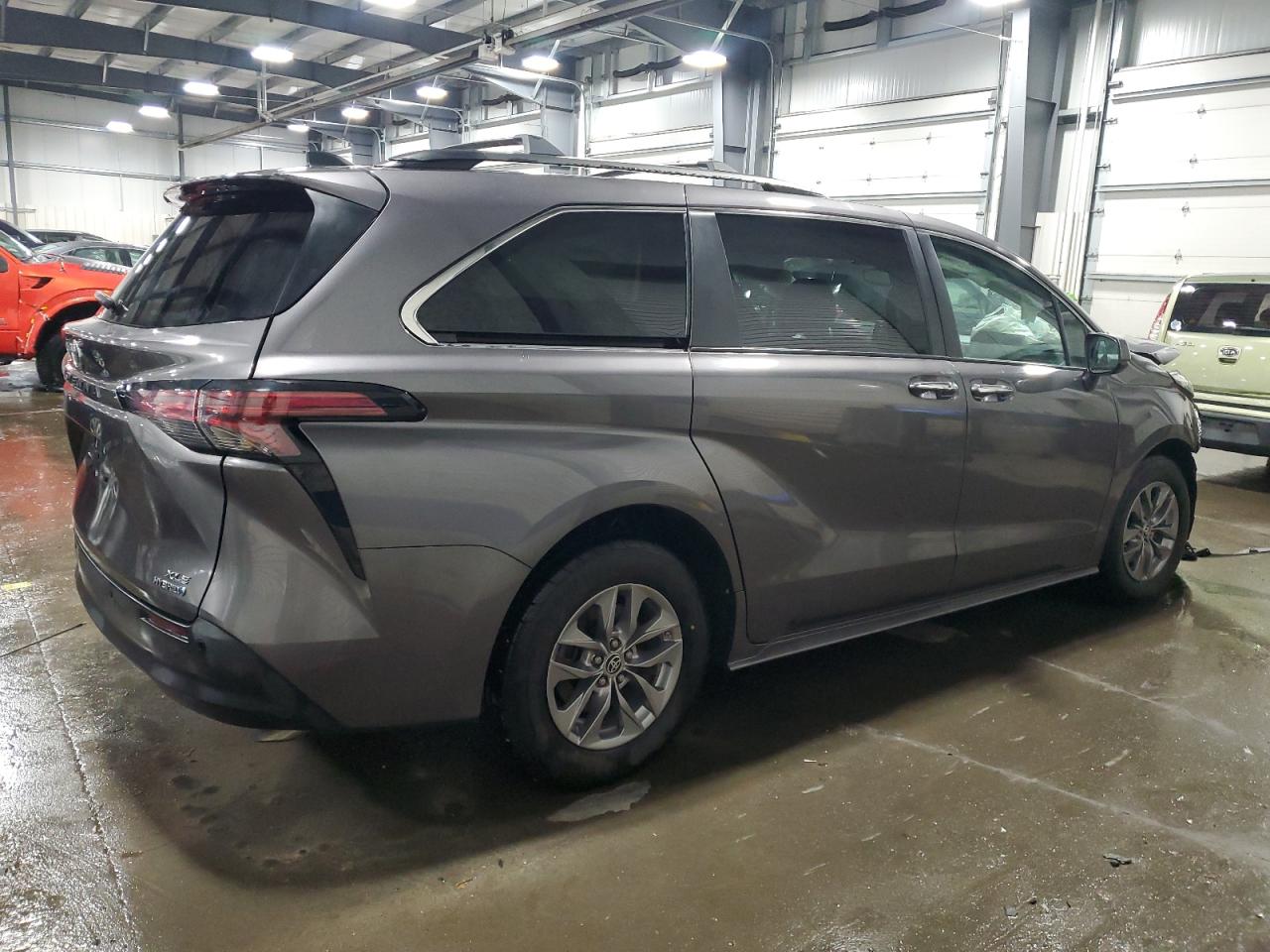 2022 TOYOTA SIENNA XLE VIN:5TDJSKFCXNS073599