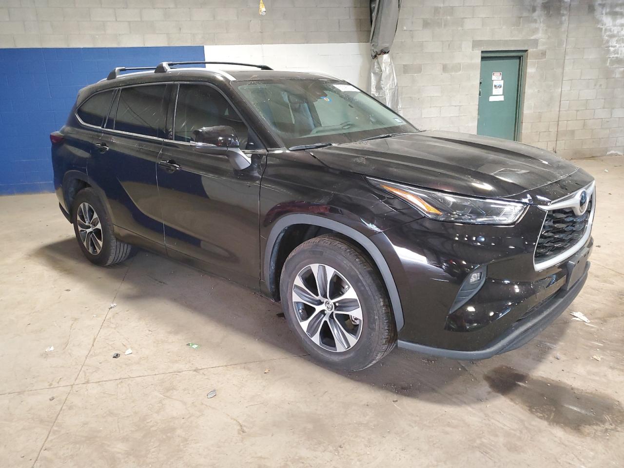 2022 TOYOTA HIGHLANDER XLE VIN:5TDGZRAHXNS127761