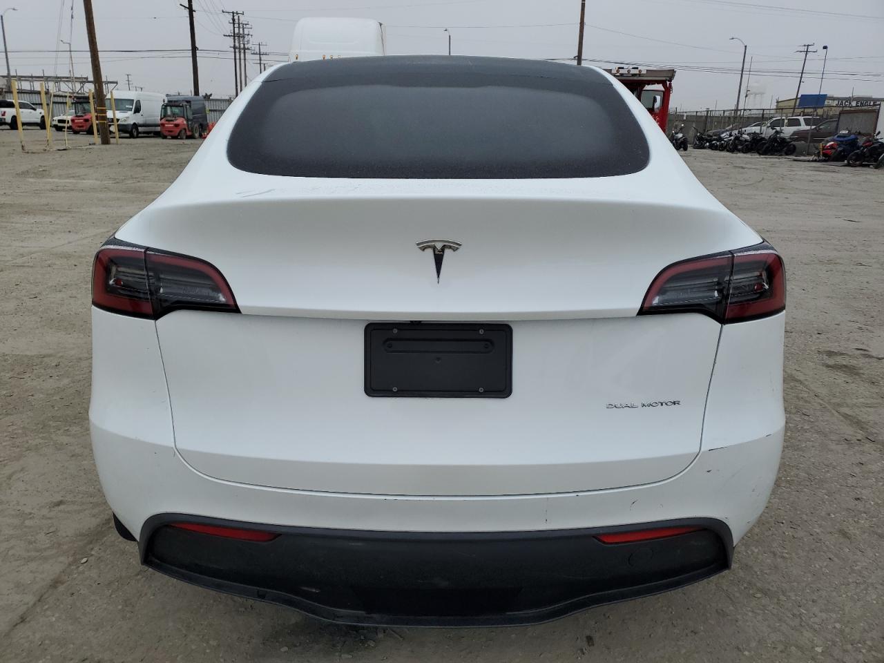 2022 TESLA MODEL Y  VIN:7SAYGDEE8NF422636