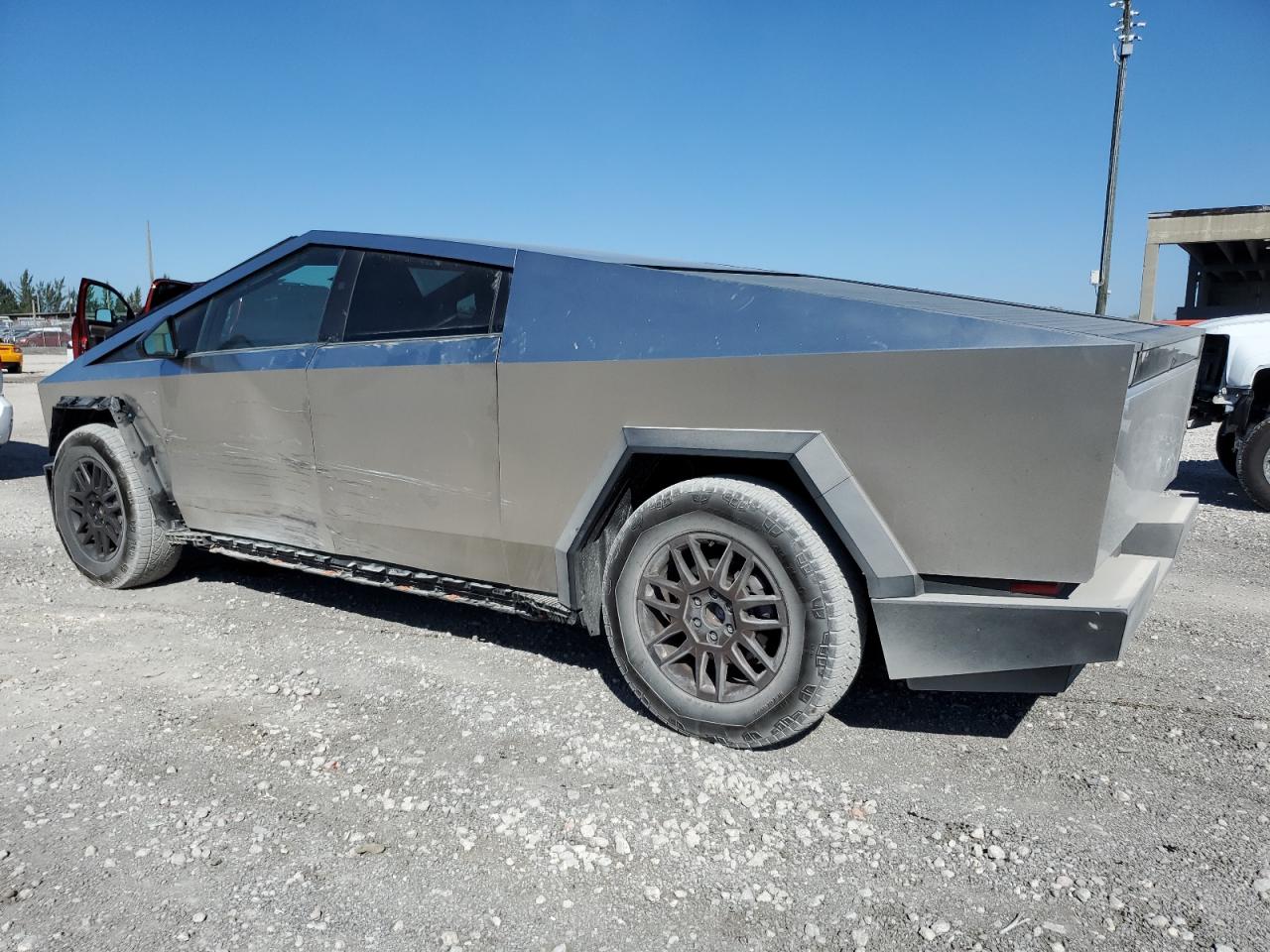 2024 TESLA CYBERTRUCK  VIN:7G2CEHEDXRA051815