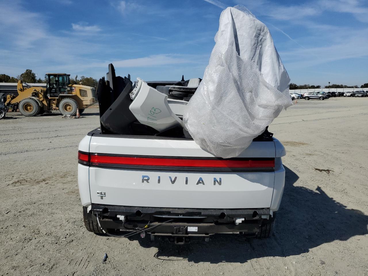 2024 RIVIAN R1T ADVENTURE VIN:7FCTGCAA9RN030318