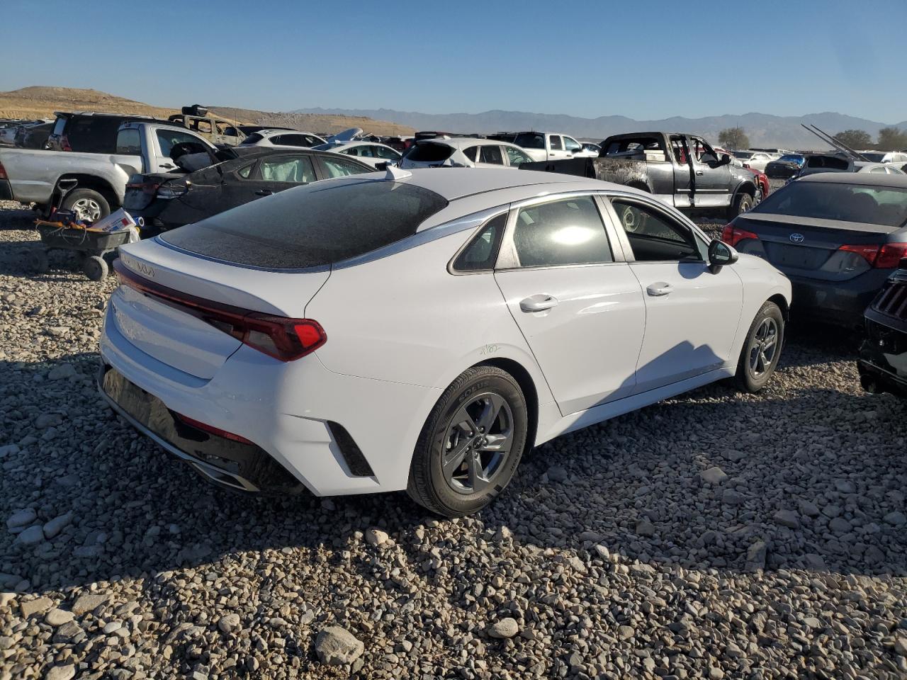 2022 KIA K5 LXS VIN:5XXG14J26NG090828