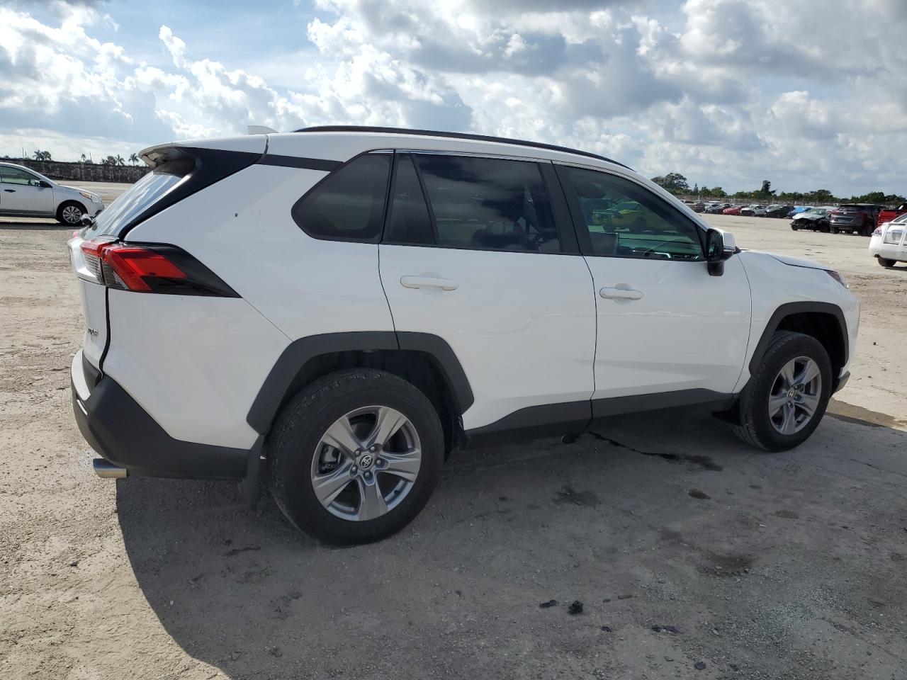 2024 TOYOTA RAV4 XLE VIN:2T3W1RFV9RW303043