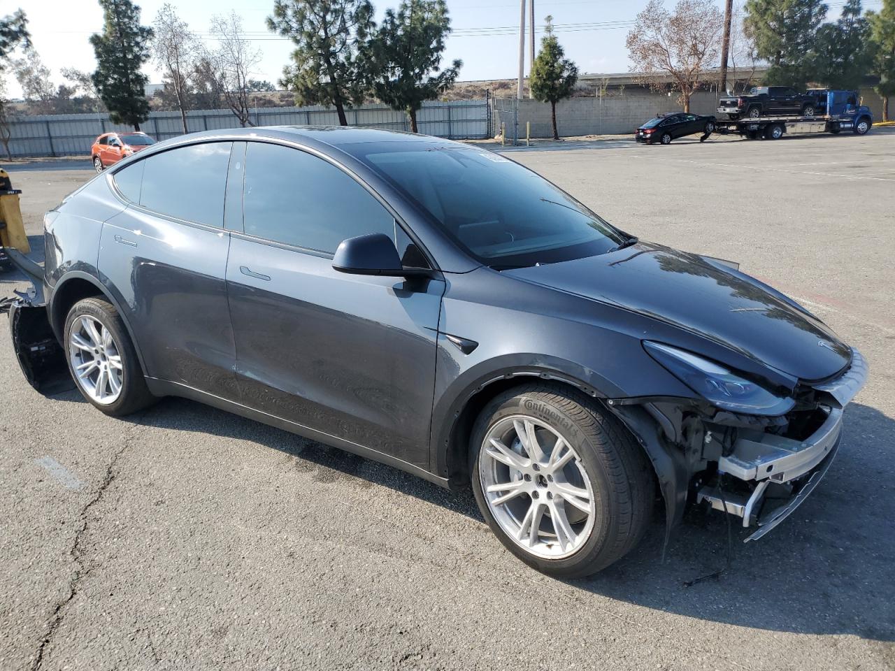 2024 TESLA MODEL Y  VIN:7SAYGAEE0RF018427