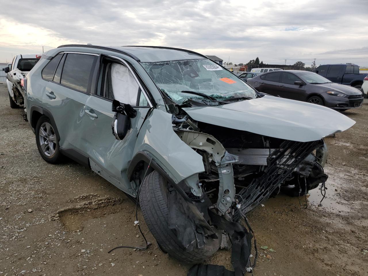 2022 TOYOTA RAV4 XLE VIN:2T3W1RFV2NW190126