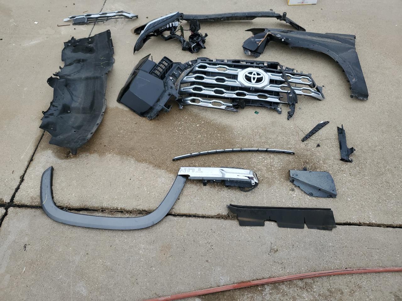 2022 TOYOTA TUNDRA CREWMAX PLATINUM VIN:5TFMA5DB1NX004452