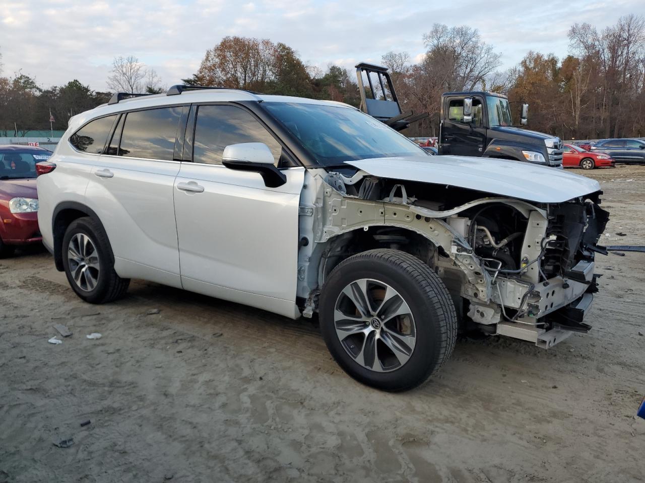 2022 TOYOTA HIGHLANDER XLE VIN:5TDGZRBH1NS165345