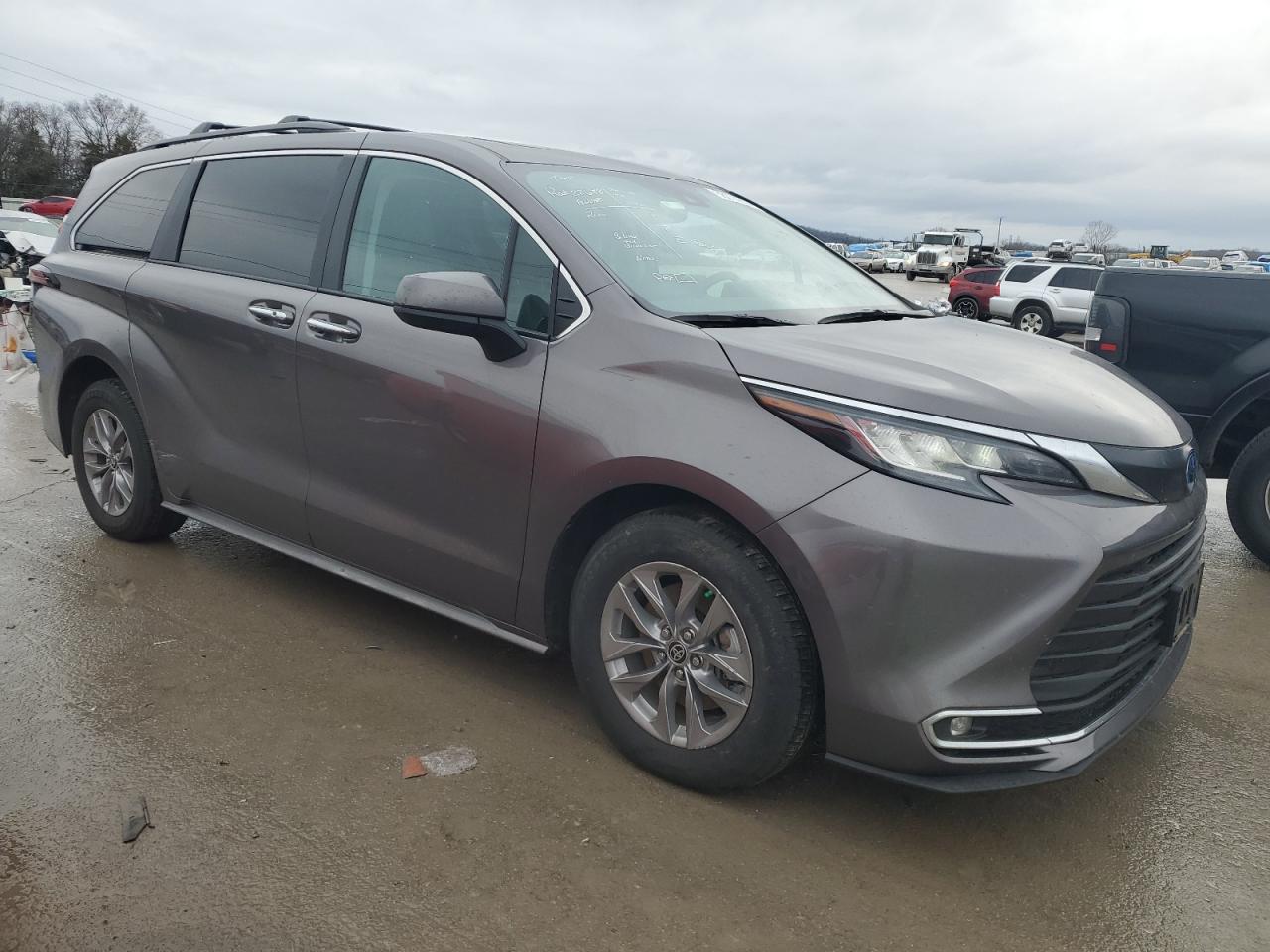 2022 TOYOTA SIENNA XLE VIN:WA1L2AFP4GA036046