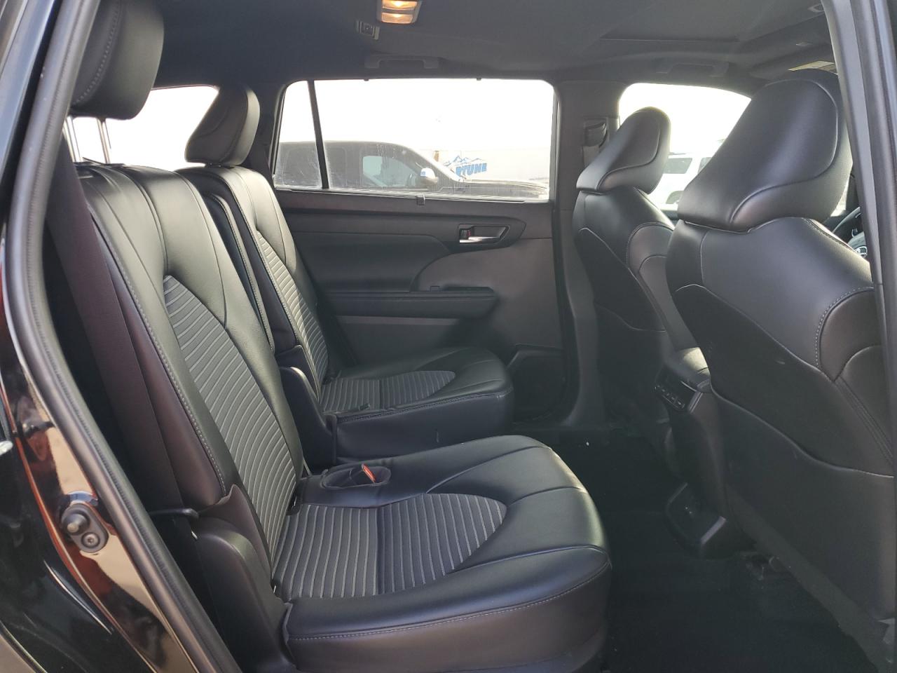 2022 TOYOTA HIGHLANDER XSE VIN:5TDLZRAHXNS131887