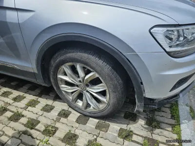 2020 Volkswagen Tiguan VIN: