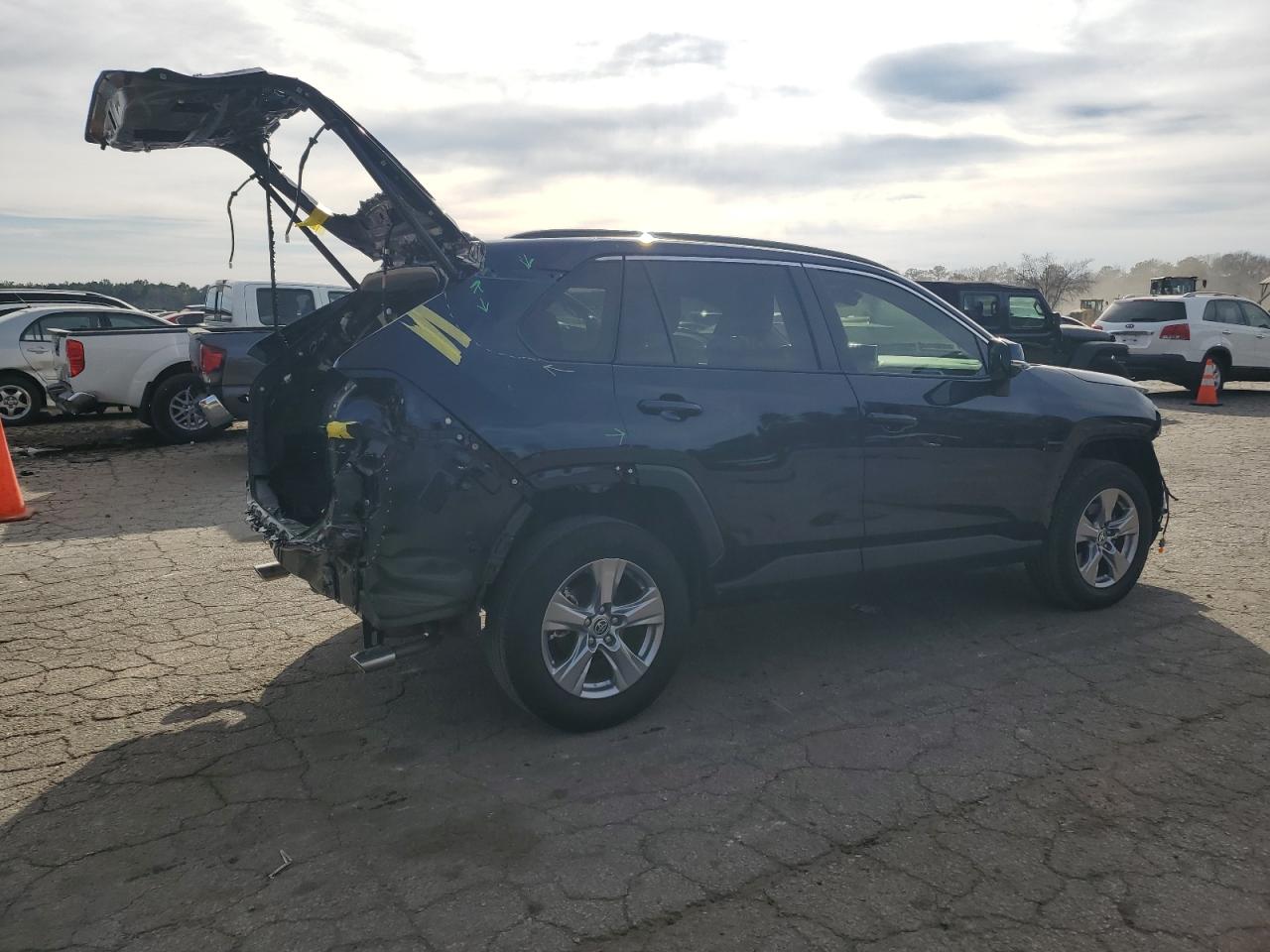 2022 TOYOTA RAV4 XLE VIN:JTMW1RFV5ND094407