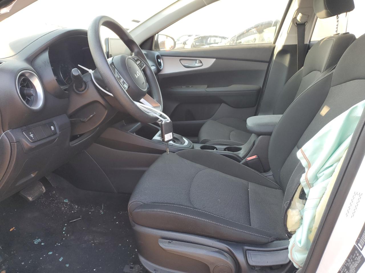 2022 KIA FORTE FE VIN:3KPF24AD2NE499220