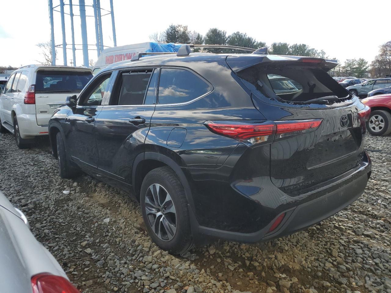 2022 TOYOTA HIGHLANDER XLE VIN:5TDGZRBH1NS579192