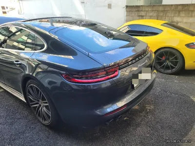 2017 Porsche Panamera VIN: