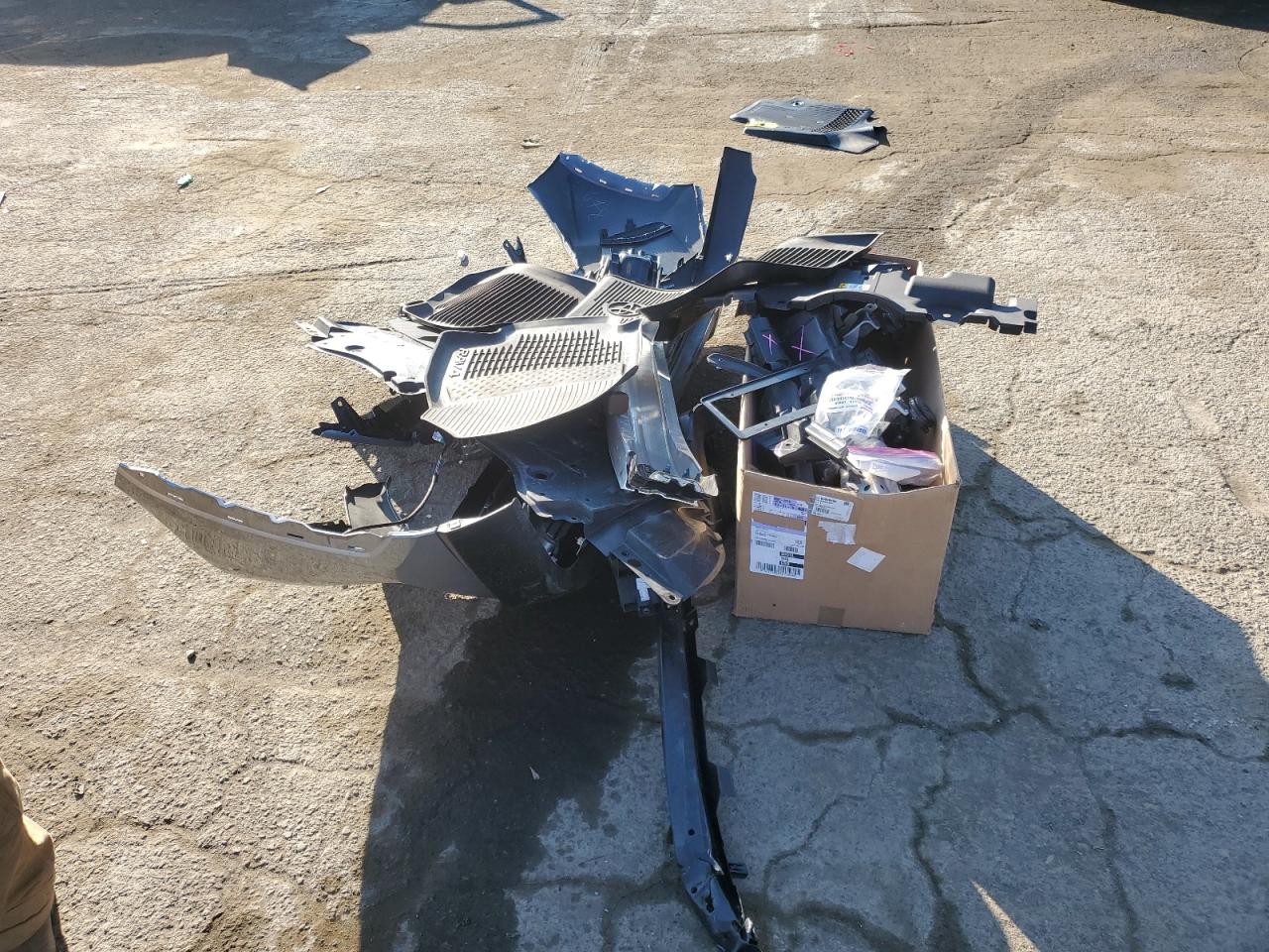 2024 TOYOTA RAV4 XLE VIN:2T3RWRFV3RW203079