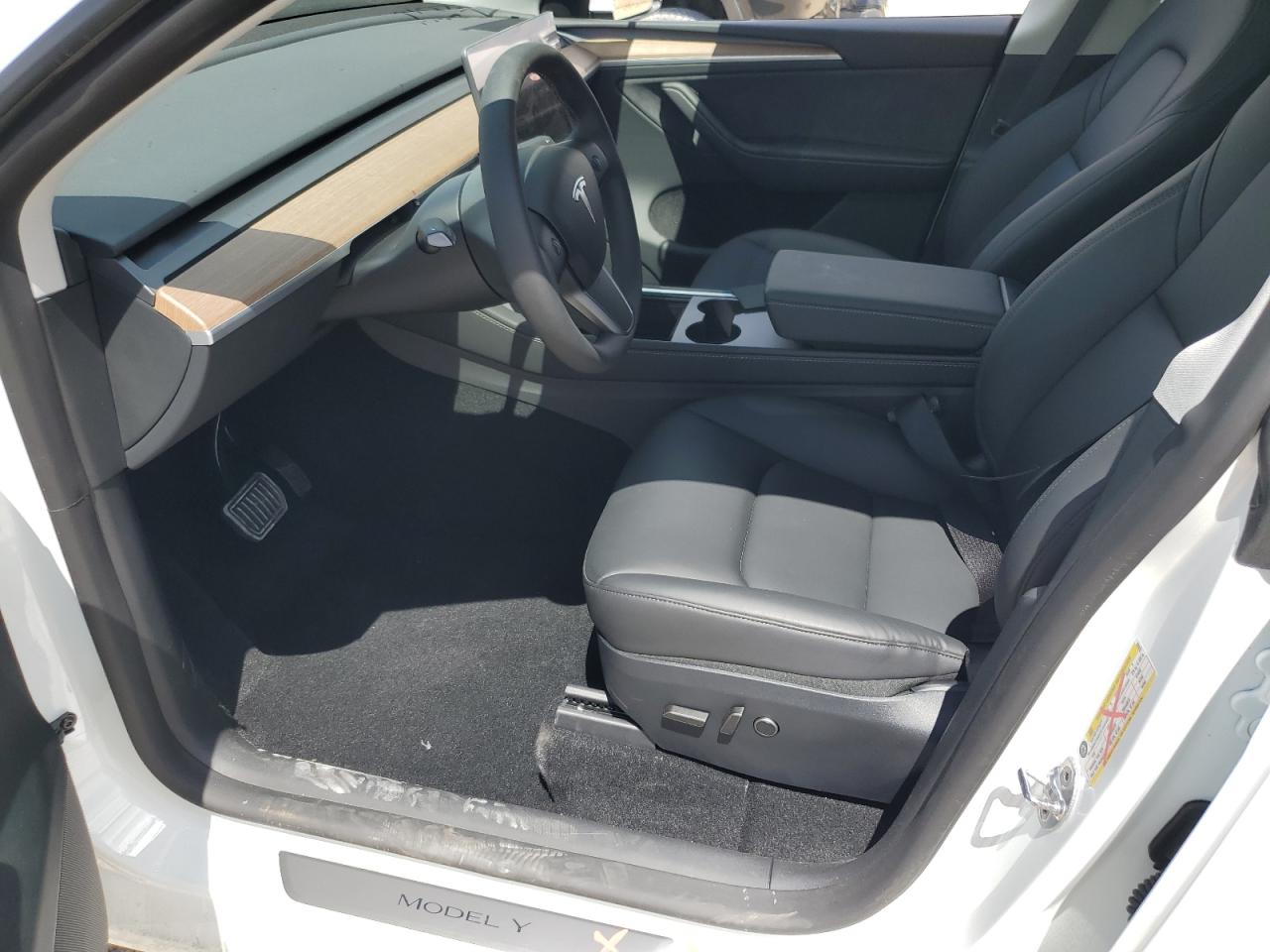 2024 TESLA MODEL Y  VIN:7SAYGDEE8RA289637