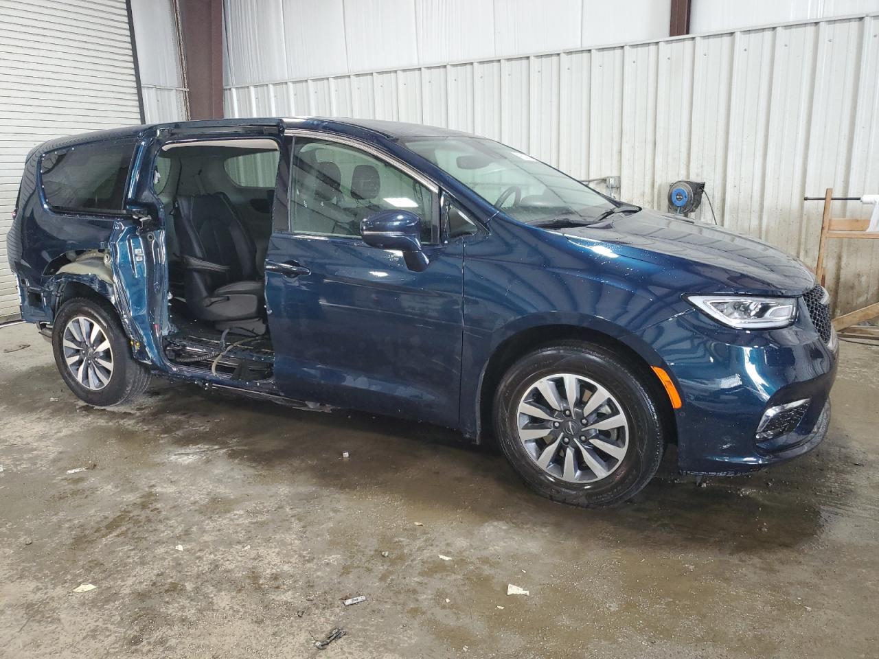 2022 CHRYSLER PACIFICA HYBRID TOURING L VIN:2C4RC1L73NR102368