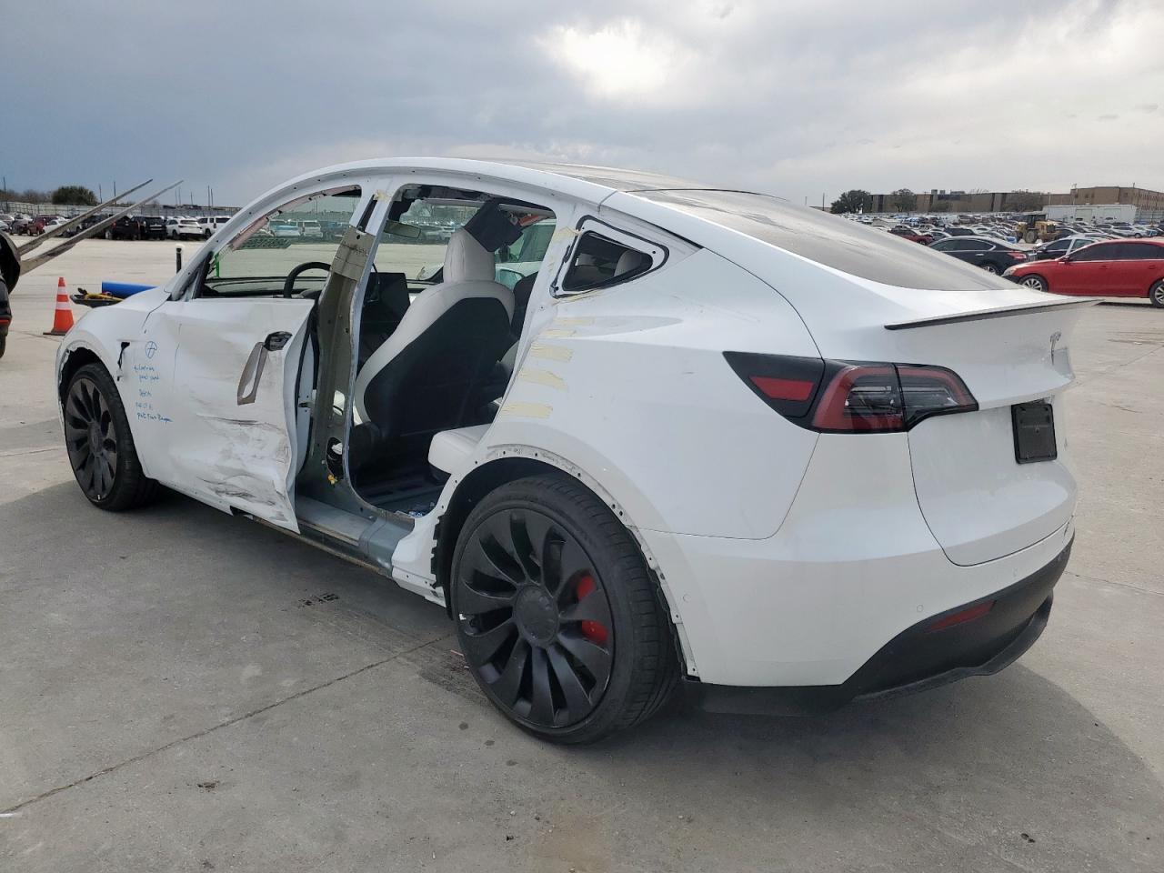 2023 TESLA MODEL Y  VIN:7SAYGDEF6PF590688