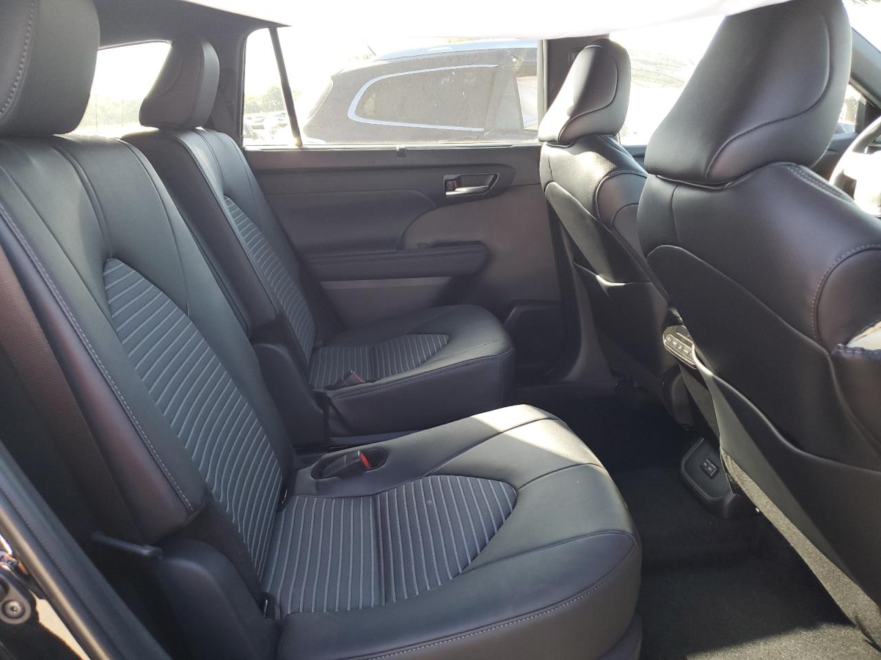 2024 TOYOTA HIGHLANDER LE VIN:5TDKDRAH1RS548458